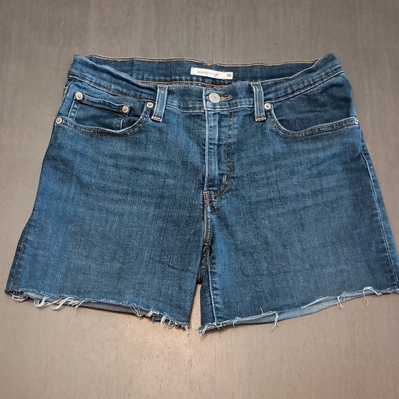Levi's Strauss Mid Length Shorts - Picture 1 of 5